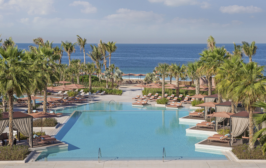 /GatherContent/article/b/best-beach-resorts/best-beach-resorts-in-dubai-v2/caesars-palace-bluewaters-dubai-main-swimming-pool-pools-and-beach