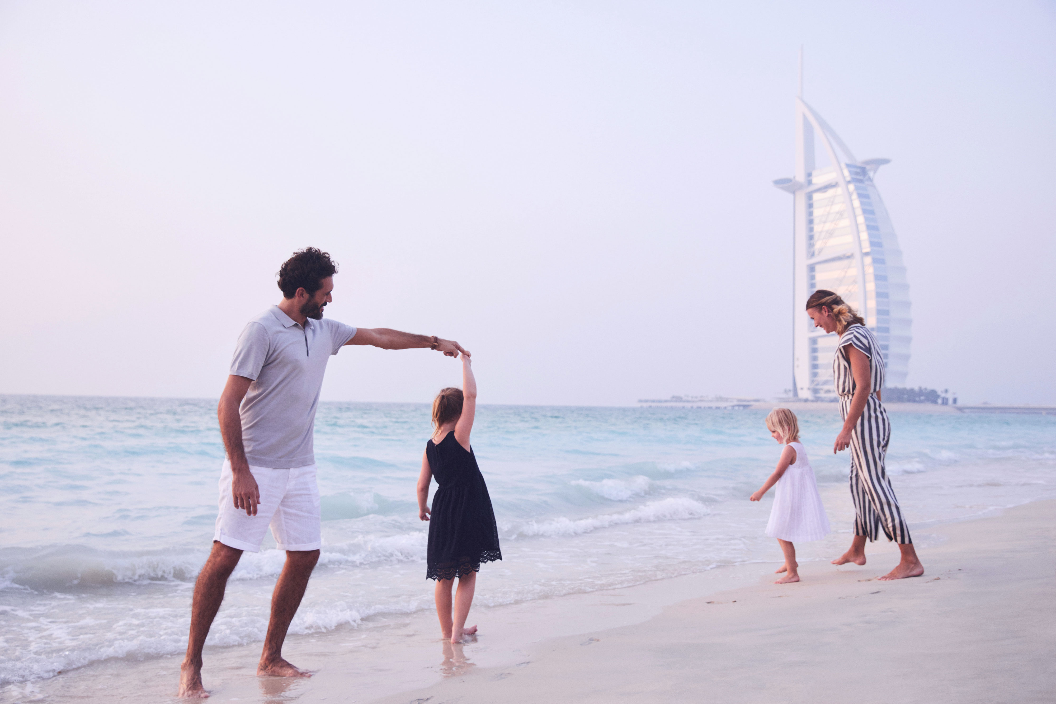 迪拜朱美拉区的日落海滩